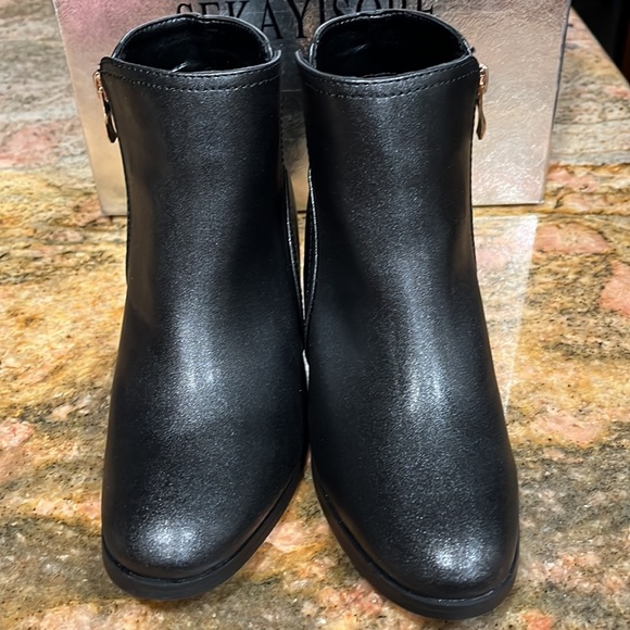 Women’s black chunky square gold zipper black slip on boots chunky square heal - Picture 8 of 10